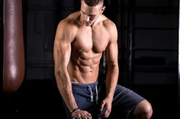 سیکس پک پسرانه